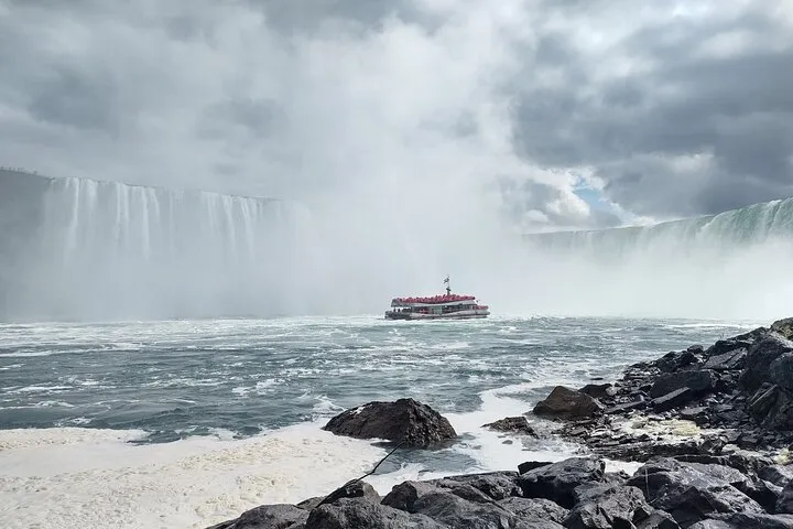 Private minivan, your own pace on a Niagara Falls tour from Toronto, Ontario